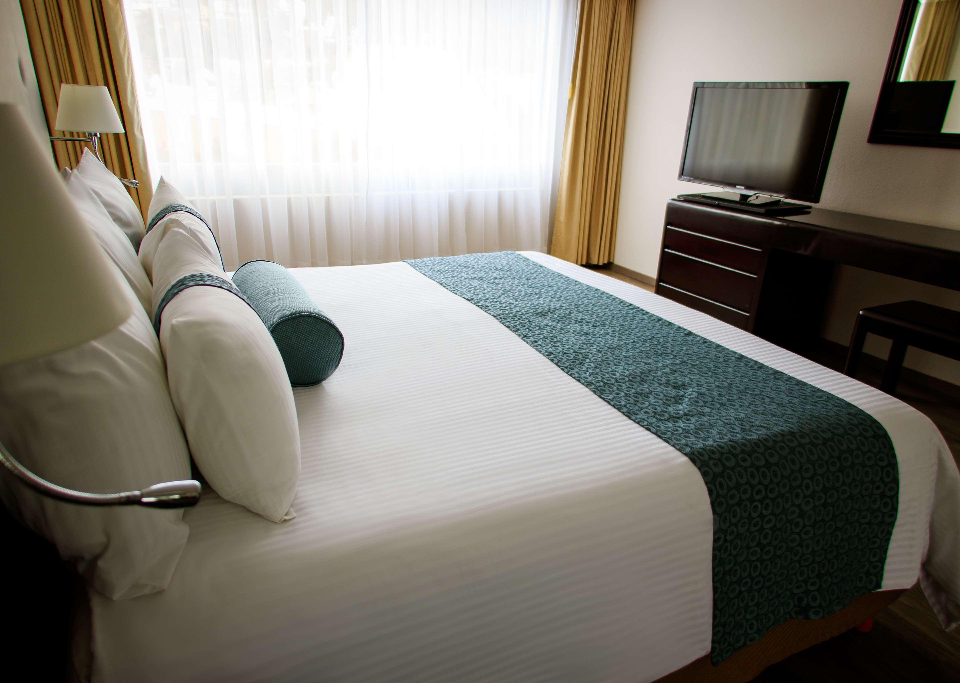 Grand Cantalagua Hotel Morelia, BW Signature Collection 외부 사진 A bed runner