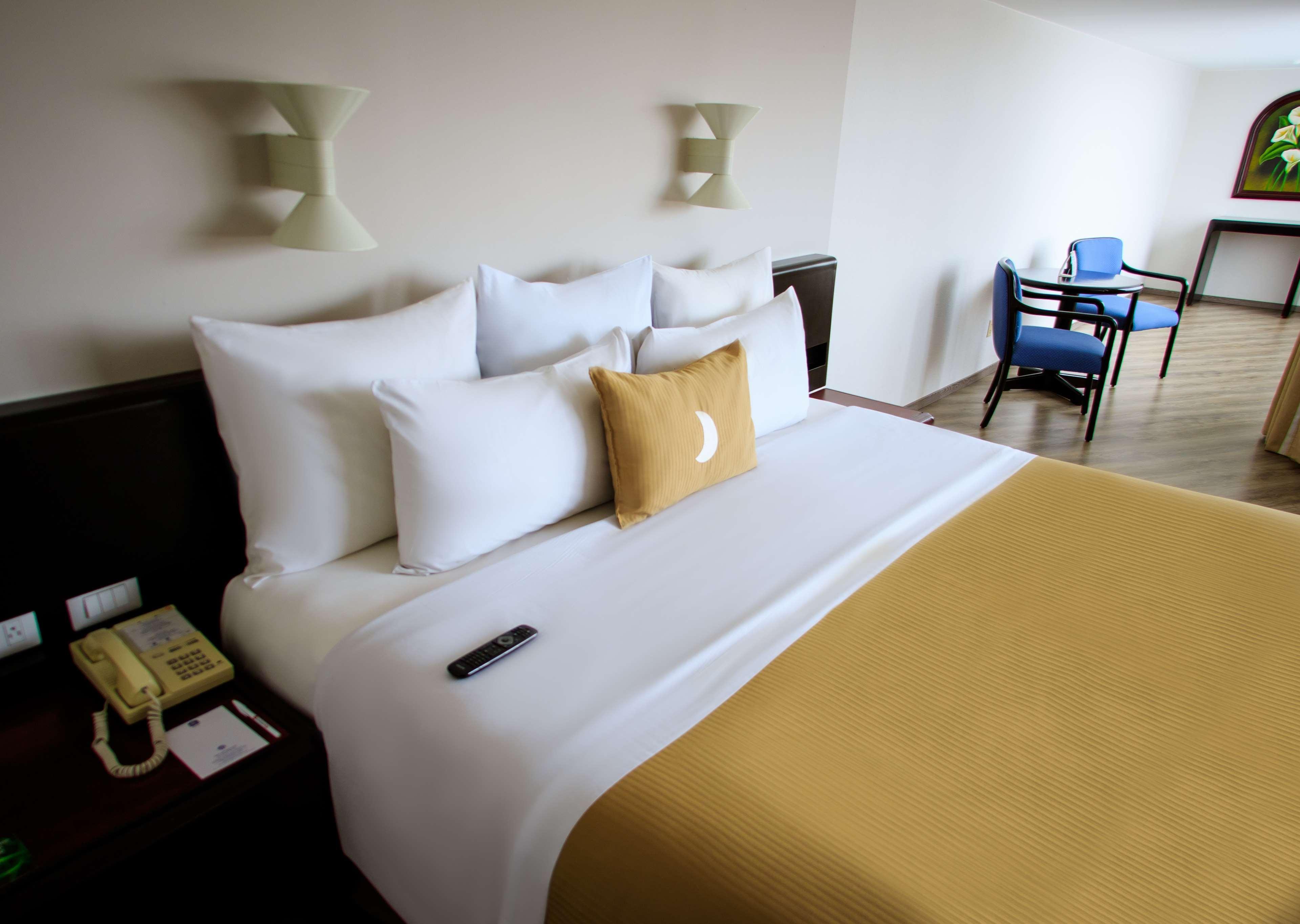 Grand Cantalagua Hotel Morelia, BW Signature Collection 외부 사진 A room at the hotel