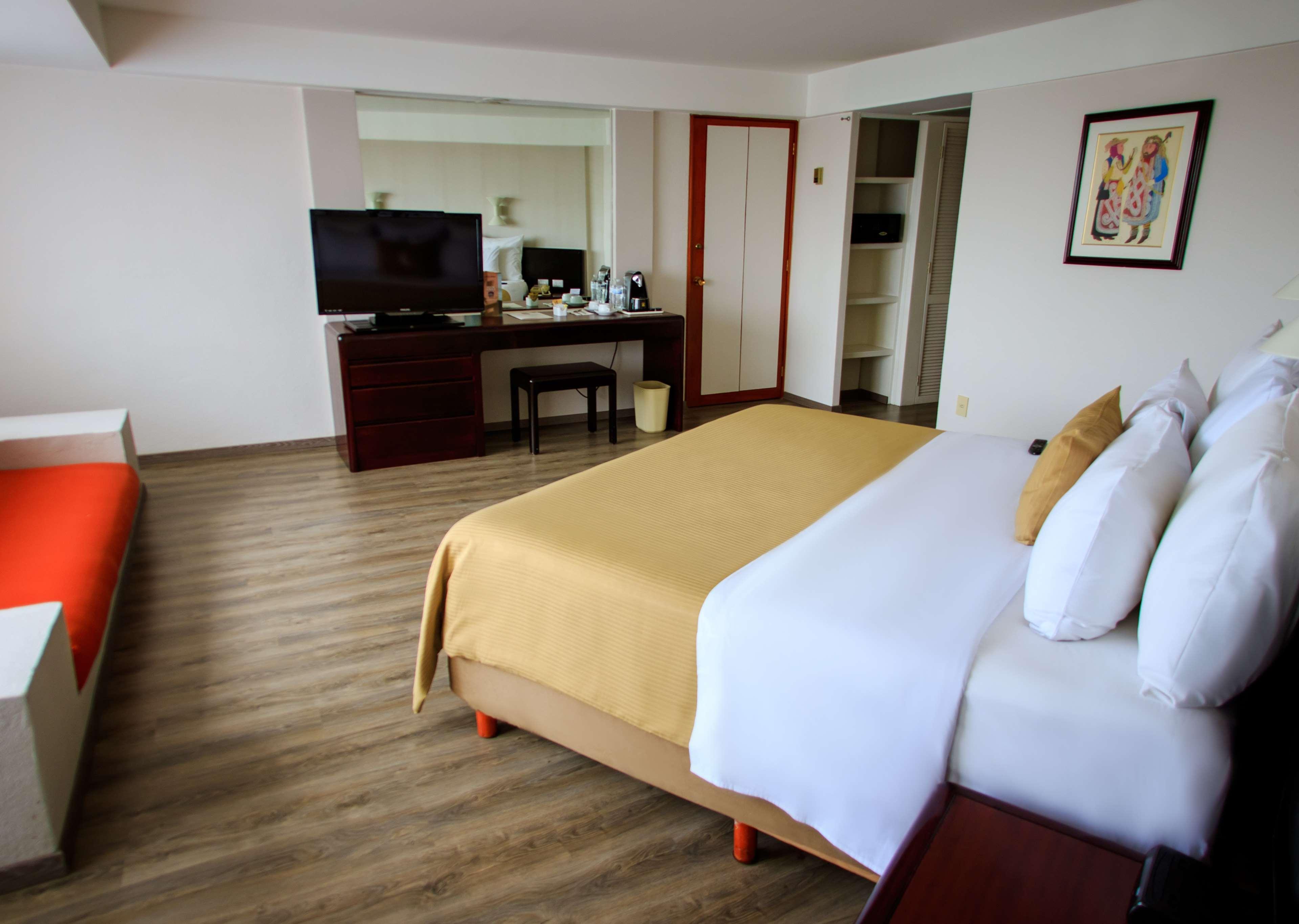 Grand Cantalagua Hotel Morelia, BW Signature Collection 외부 사진 A room at the hotel