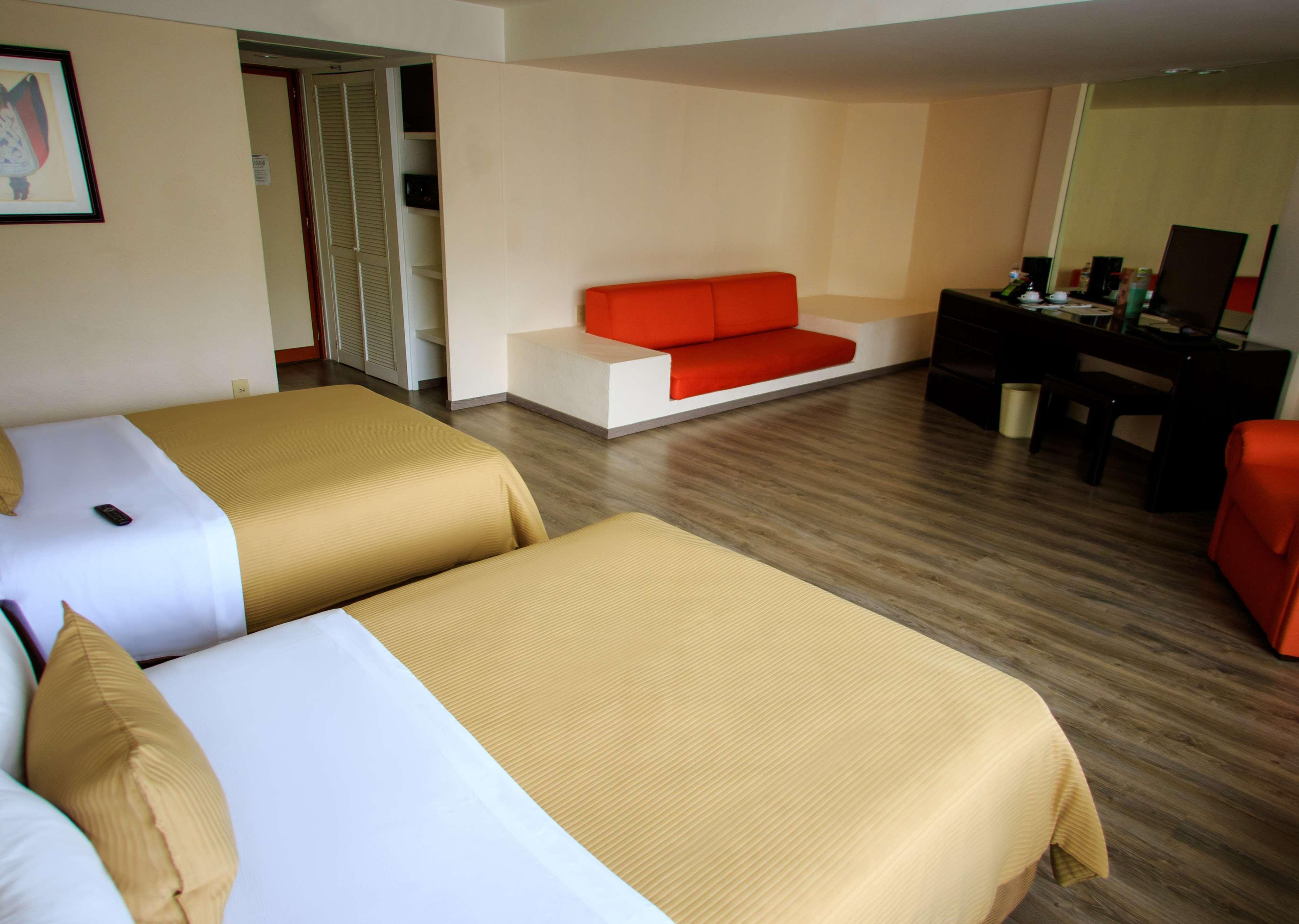 Grand Cantalagua Hotel Morelia, BW Signature Collection 외부 사진 A room at the hotel