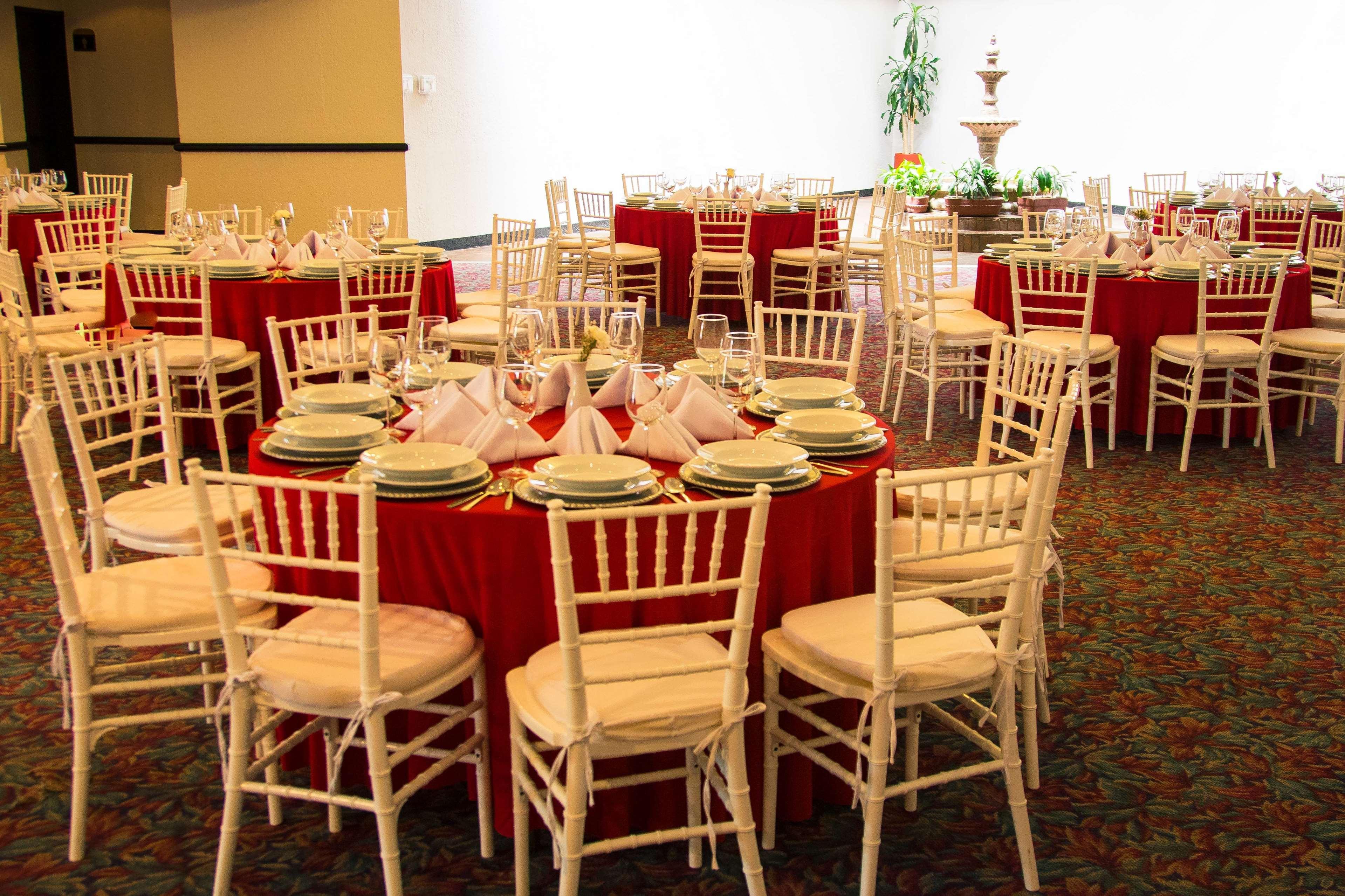 Grand Cantalagua Hotel Morelia, BW Signature Collection 외부 사진 Chivary chairs
