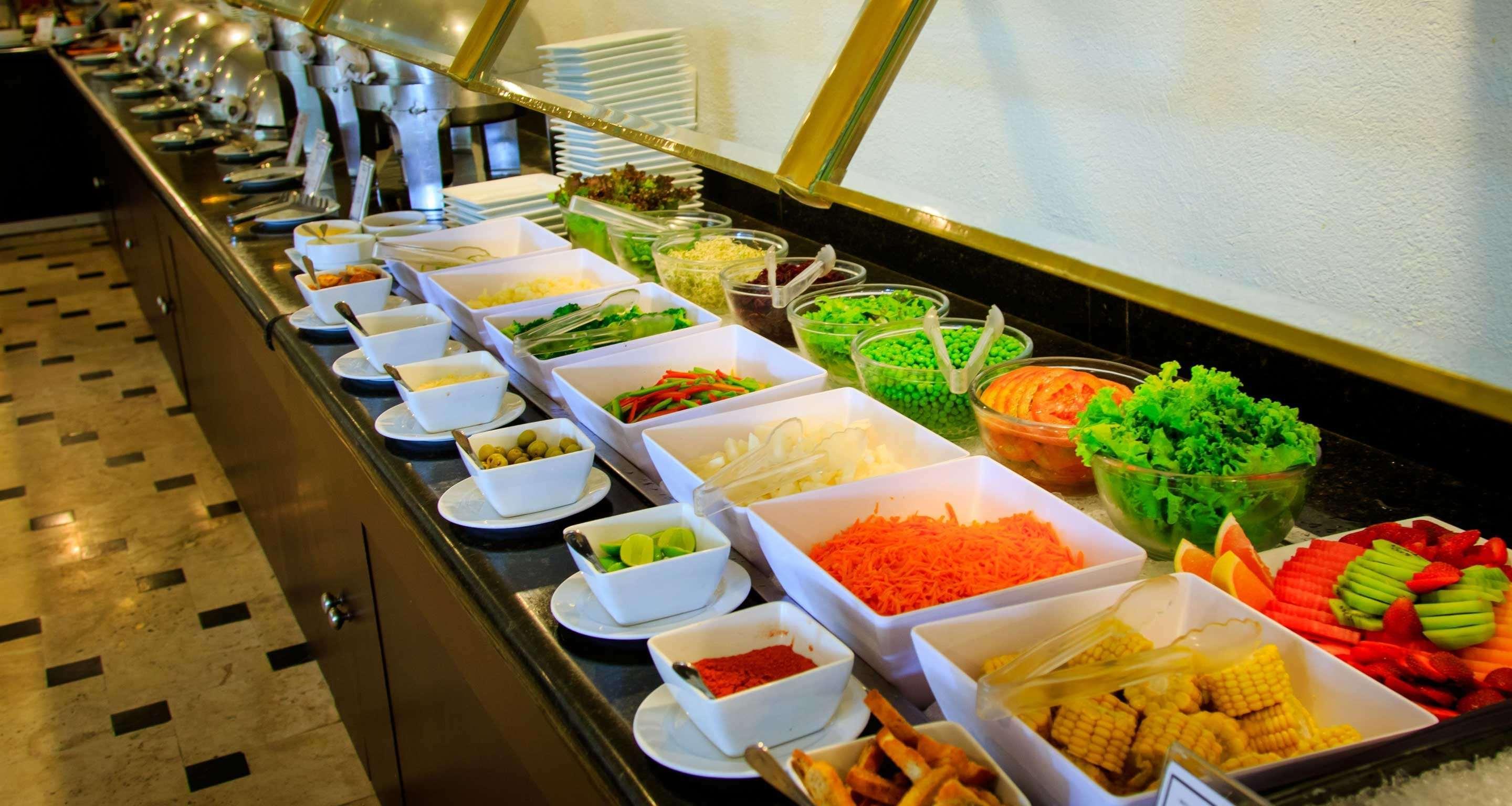 Grand Cantalagua Hotel Morelia, BW Signature Collection 외부 사진 A salad bar