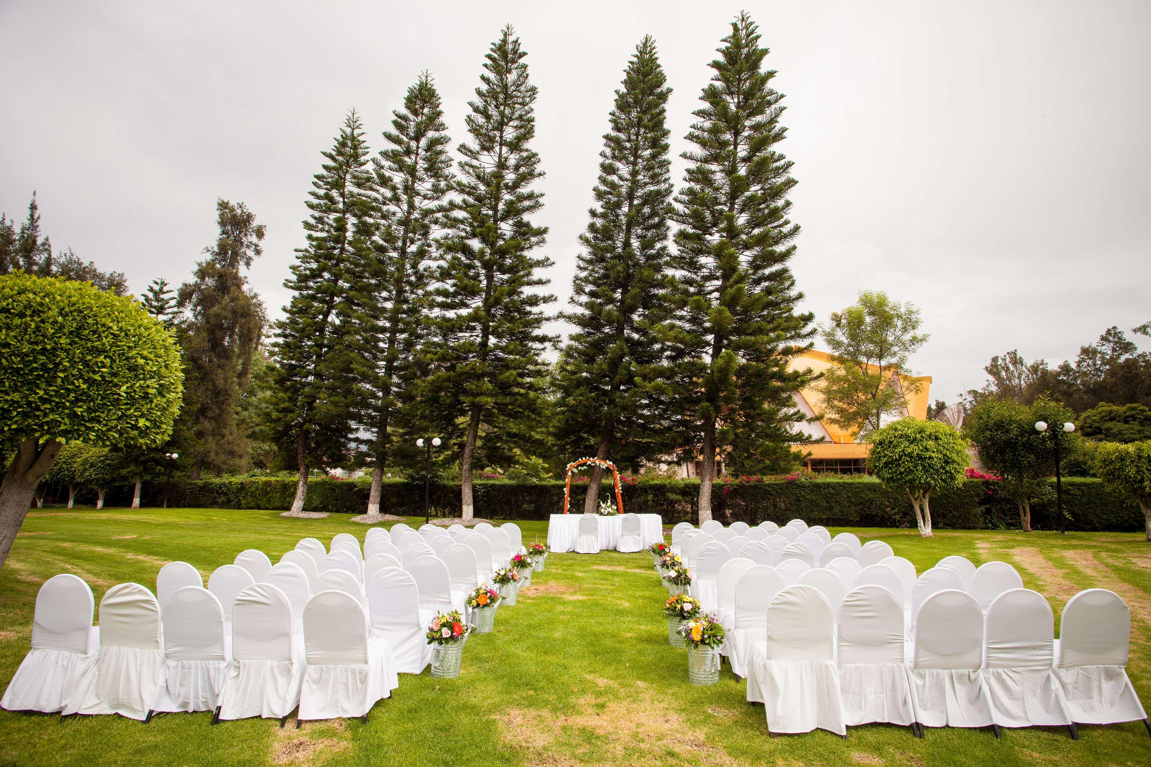 Grand Cantalagua Hotel Morelia, BW Signature Collection 외부 사진 The lawn at the hotel