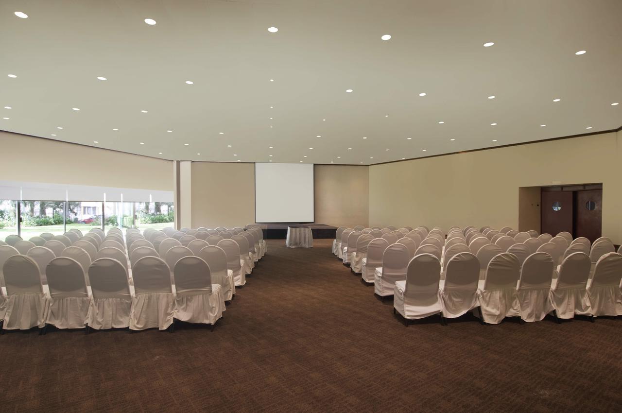Grand Cantalagua Hotel Morelia, BW Signature Collection 외부 사진 A meeting room at the hotel