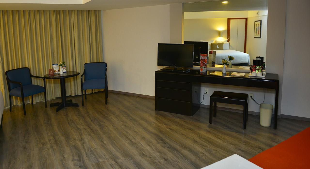 Grand Cantalagua Hotel Morelia, BW Signature Collection 외부 사진 A room at the hotel